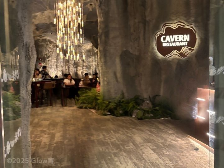 カヴァンレストランの入り口